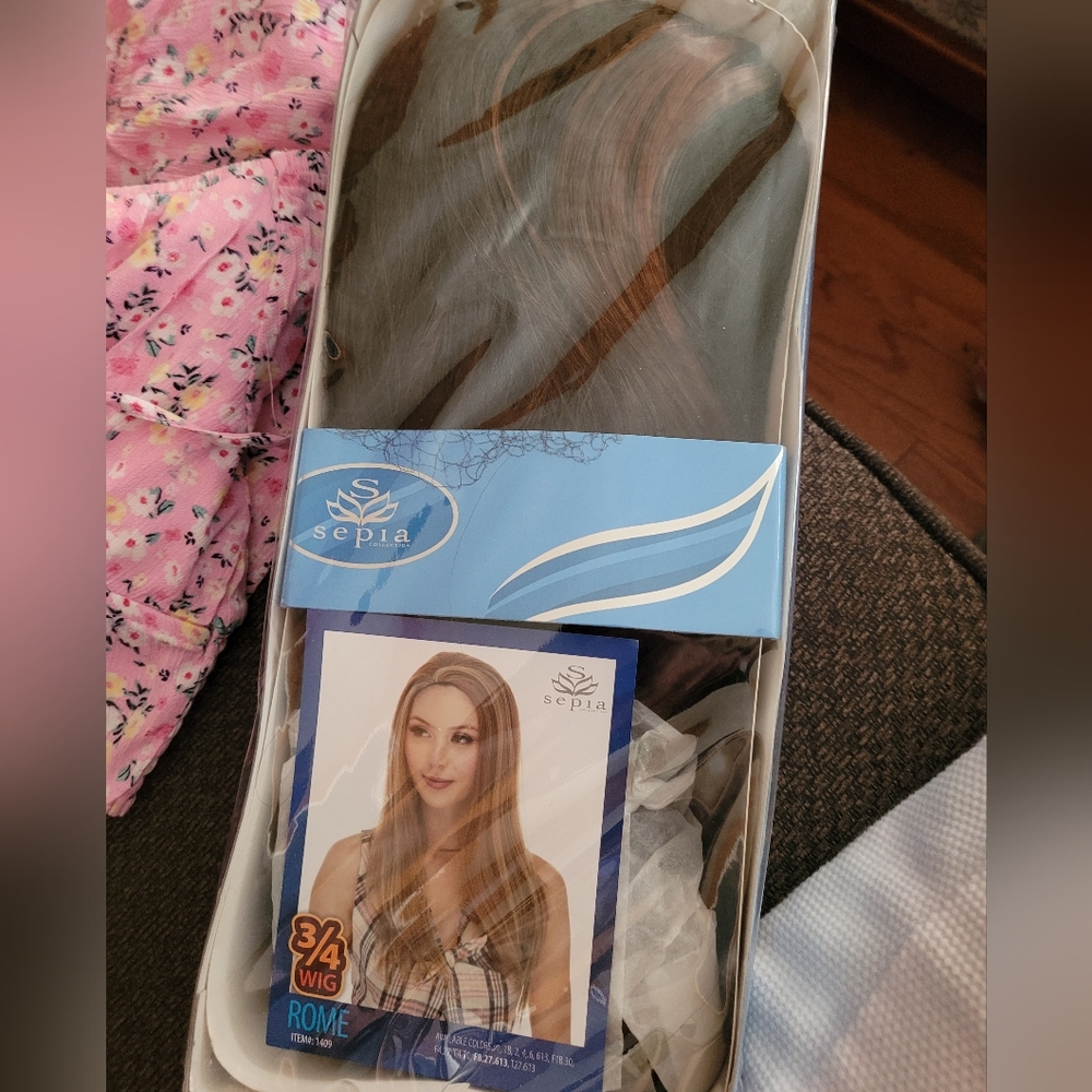 Wig 3/4 brown highlights blonde straight new in package